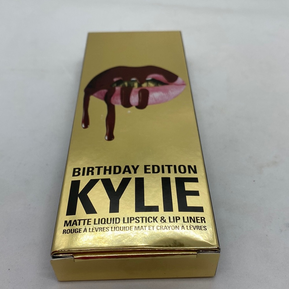 Kylie Matte Liquid Lipstick and Lip Liner Birthday Leo (products included)